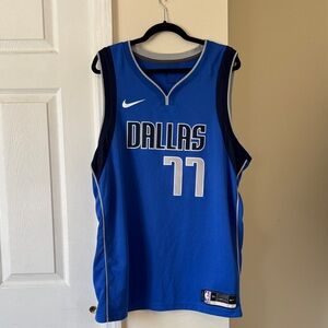 Nike Luka Doncic Dallas jersey